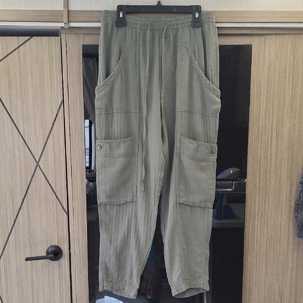 WILL BE GONE SOON)"Cargo Pants" Cotton/Linen" By"Free People" 🫒